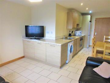 Apartment for rent in Belfast - Equipped kitchen