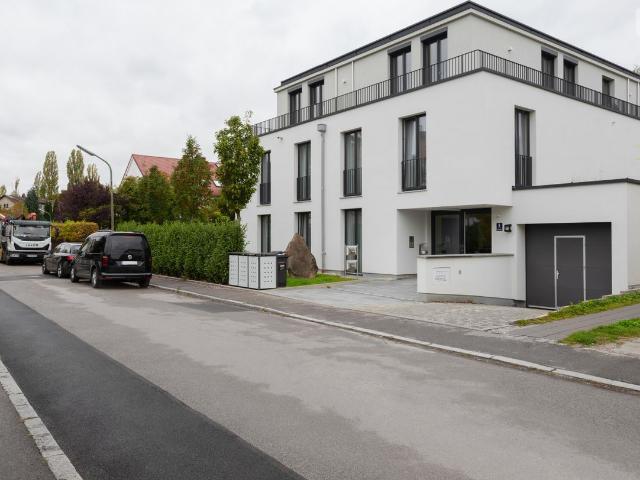 Great apartment with weekly cleaning service, garden, garage & fitness studio in the house, perfect location in Bogenhausen, Munchen Amsterdam Apartments for Rent
