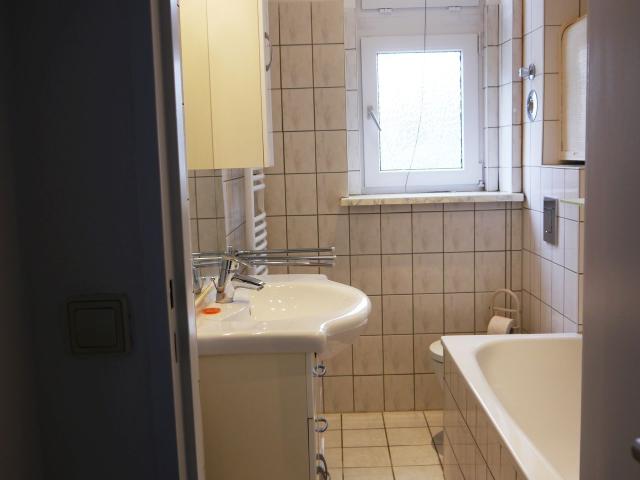 Great apartment with large sunny balcony