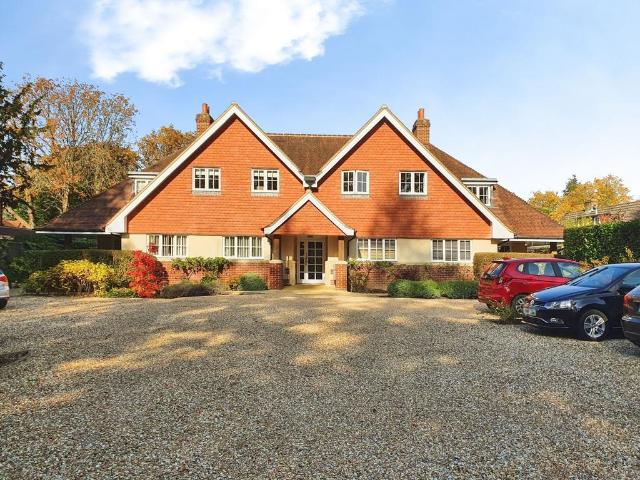 Great Austins Manor, Vicarage Hill. 2 bed apartment to rent £1,750 pcm £404 pw