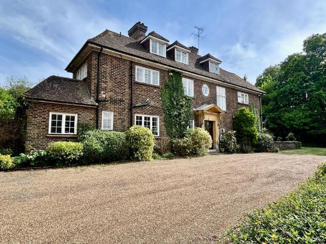 Great Austins, Farnham 5 bed detached house to rent £5,000 pcm £1,154 pw