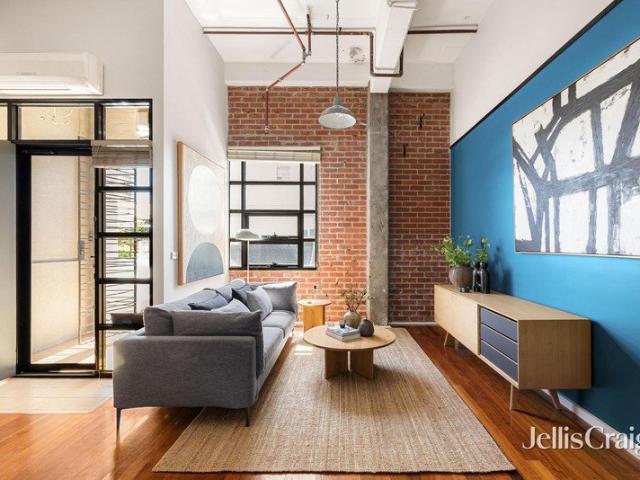 Great big ground floor warehouse conversion