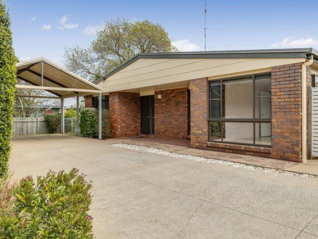 Great Bones + Renovation Ready Handy to USQ