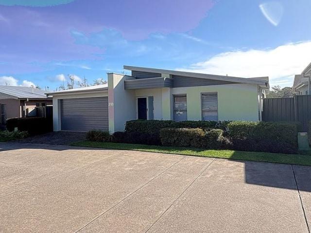 Great Block backing onto bushland reserve