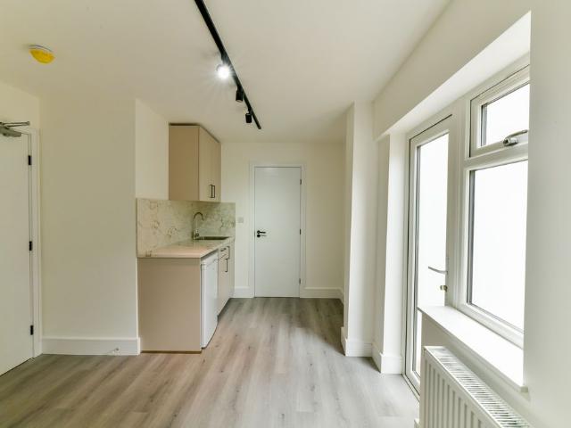 Great Cambridge Road, Waltham Cross EN8, Property to rent, £1,050 pcm | PrimeLocation