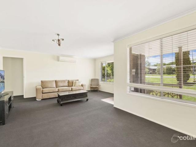 Great Centenary Heights Home!