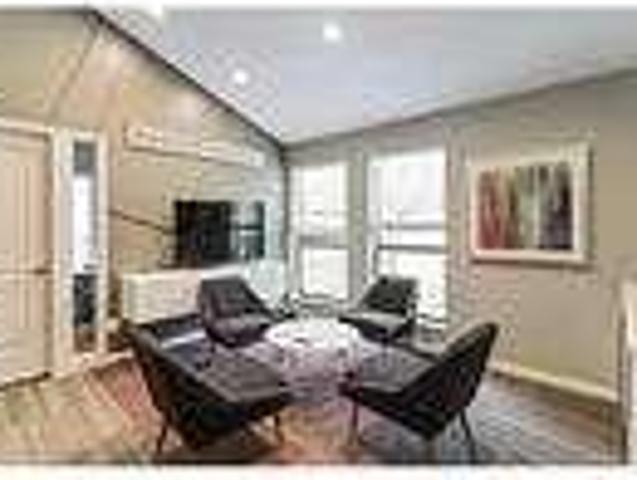 Great Central Location 1 bedroom, 1 bath