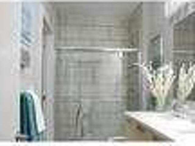 Great Central Location 1 bedroom, 1 bath. Single Car Garage!