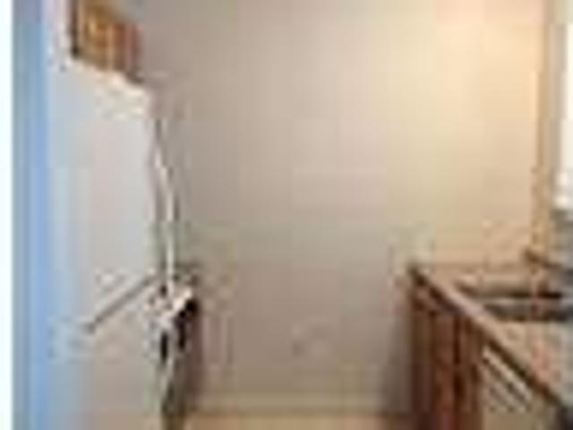 Great Central Location 2 bedroom, 1 bath. Parking Available!