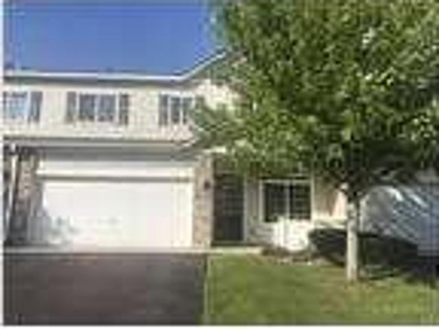 Great Chaska Townhome! 2 bedroom Plus Loft