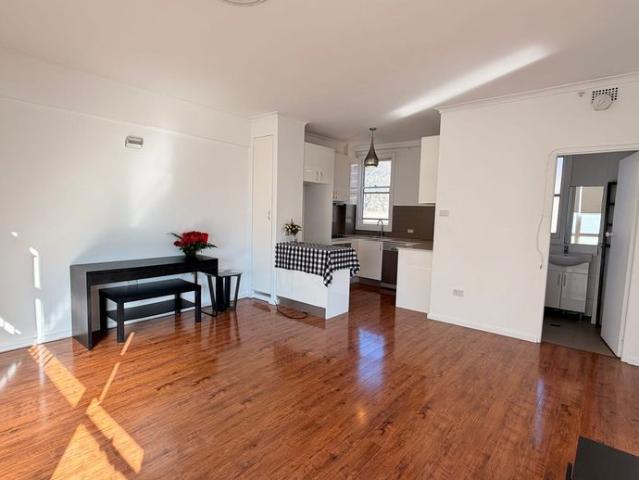 Great convenience Location with City views, Natural light all around