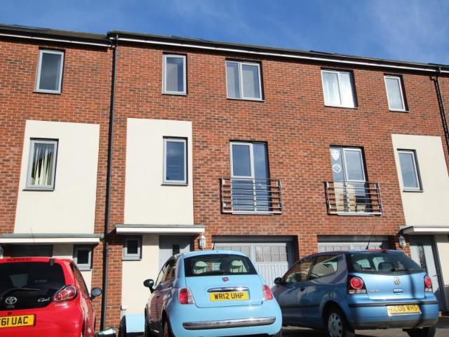 Great Copsie Way, Bristol BS16 6 bed terraced house to rent £4,050 pcm £935 pw