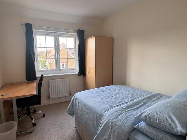 Great Clover Leaze, South. 1 bed terraced house to rent £705 pcm £163 pw