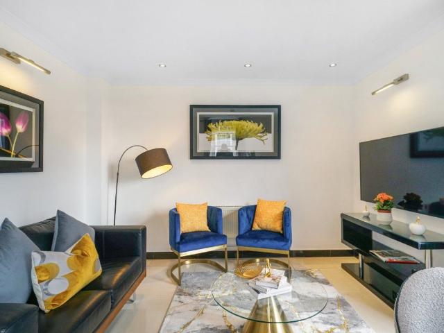 Great Cumberland Place, London W1H, 3 bed flat to rent, £5,633 pcm | PrimeLocation