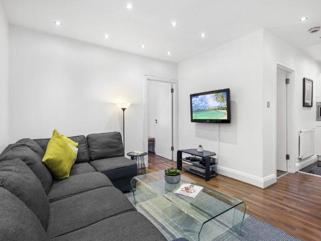Great Cumberland Place, London W1H, 2 bed flat to rent, £3,467 pcm | PrimeLocation
