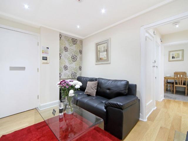 Great Cumberland Place, London W1H, 2 bed flat to rent, £3,640 pcm | PrimeLocation