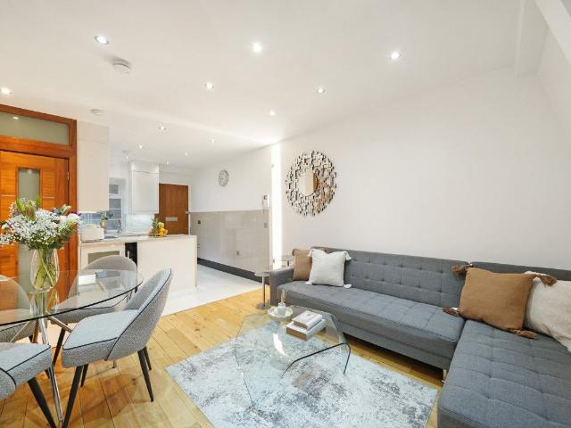 Great Cumberland Place, London W1H, 2 bed flat to rent, £3,878 pcm | PrimeLocation