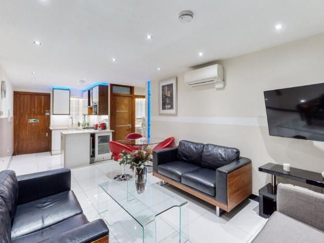 Great Cumberland Place, London W1H, 2 bed flat to rent, £3,987 pcm | PrimeLocation