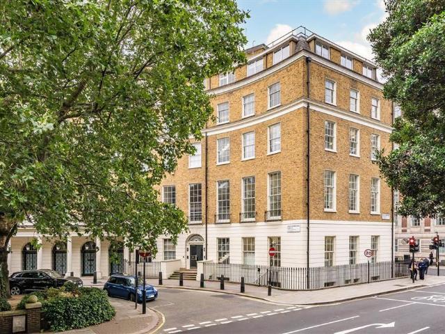 Great Cumberland Place, London W1H 2 bed flat to rent £4,500 pcm £1,038 pw