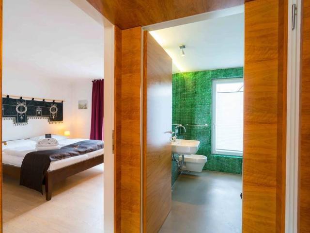 Great design apartment Vienna right in the 1st district with 2 balconies and view on the State Opera