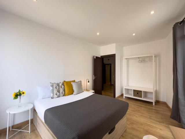 Great double bedroom with balcony in El Raval