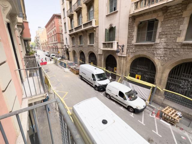 Great double bedroom a short walk from La Rambla