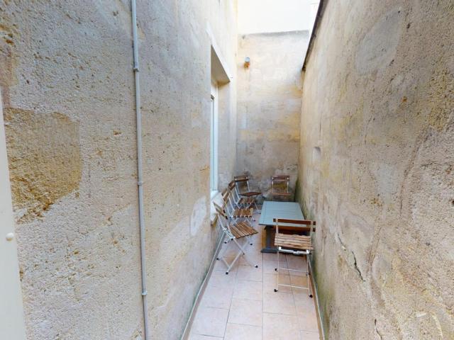 Great double bedroom in Capucins Victoire