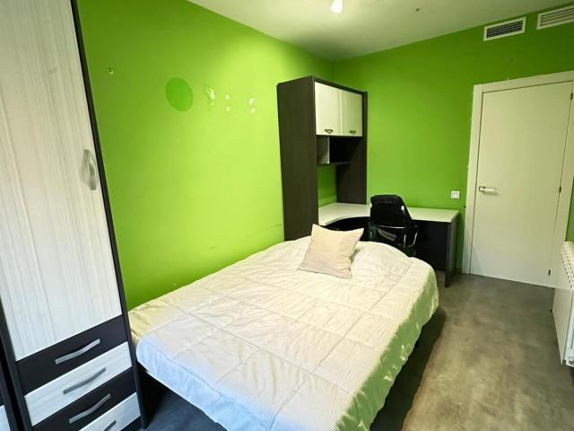 Great double bedroom near Parc del Turó de la Peira