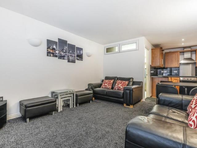 Great Dover Street, London, SE1 2 bed flat to rent £3,000 pcm £692 pw