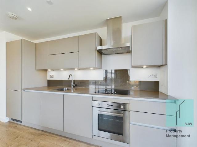 Great Eastern Road, London E15 2 bed apartment to rent £2,750 pcm £635 pw