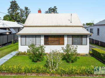 GREAT ENTRY LEVEL HOME CLOSE TO THE CBD ON A 539m2 BLOCK!