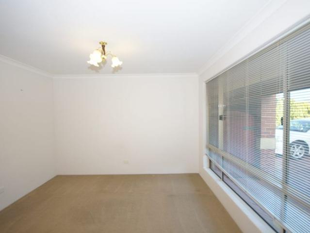 Great Family 4x2! $650 a week!