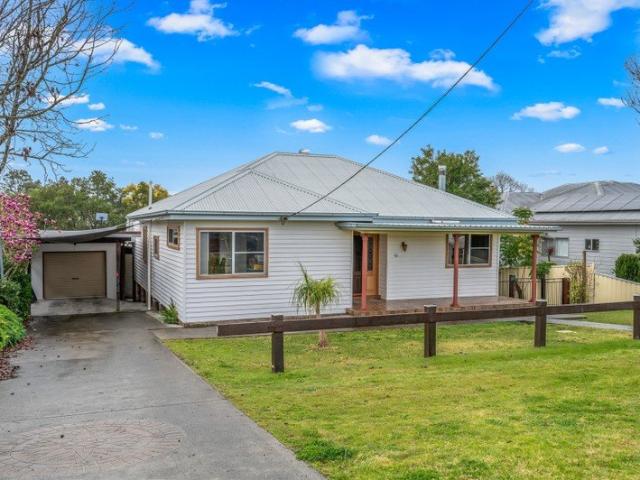 Great Family Home with Space, Comfort & Rear Lane Access