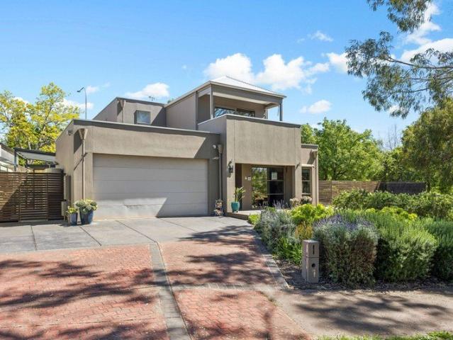 Great Family Home in a Beautiful Park Setting