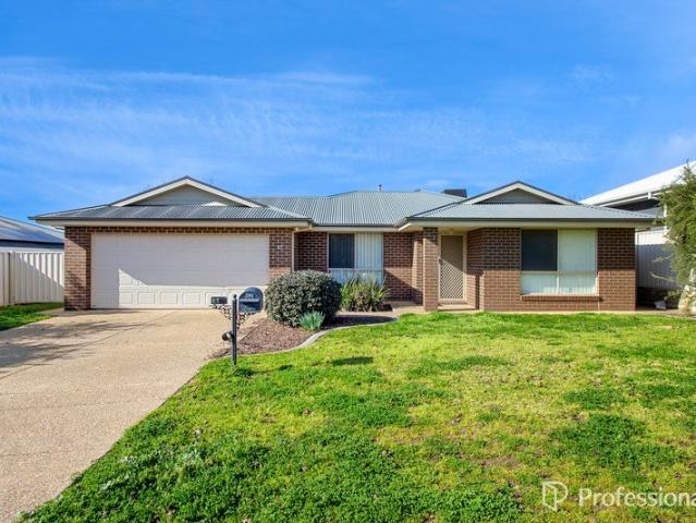 Great Family Home in a Peaceful Locale!