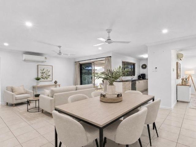 Great Family Home In A Quiet Mount Louisa Court!