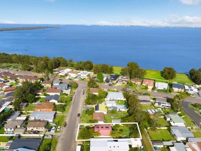 Great Family Home In Berkeley Vale