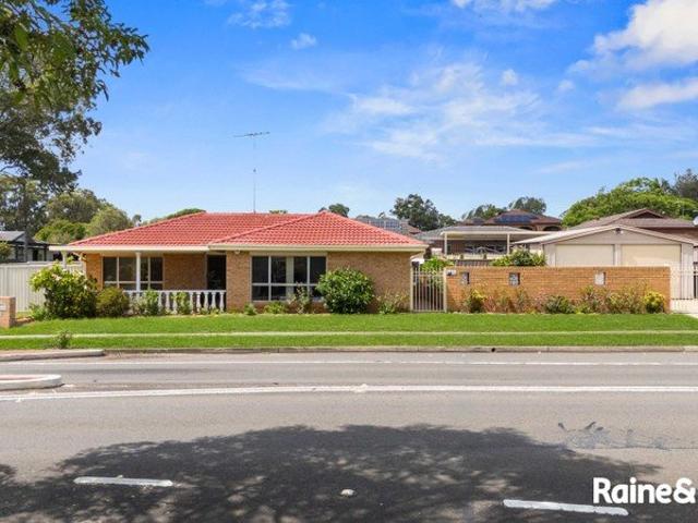 Great Family Home in Convenient Locale!