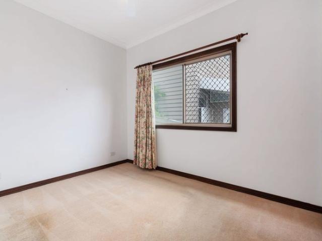 GREAT FAMILY HOME IN FANTASTIC AUCHENFLOWER LOCATION