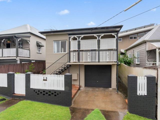 GREAT FAMILY HOME IN FANTASTIC AUCHENFLOWER LOCATION