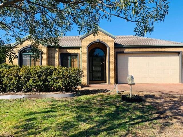 Great Family Home in IDEAL Location!