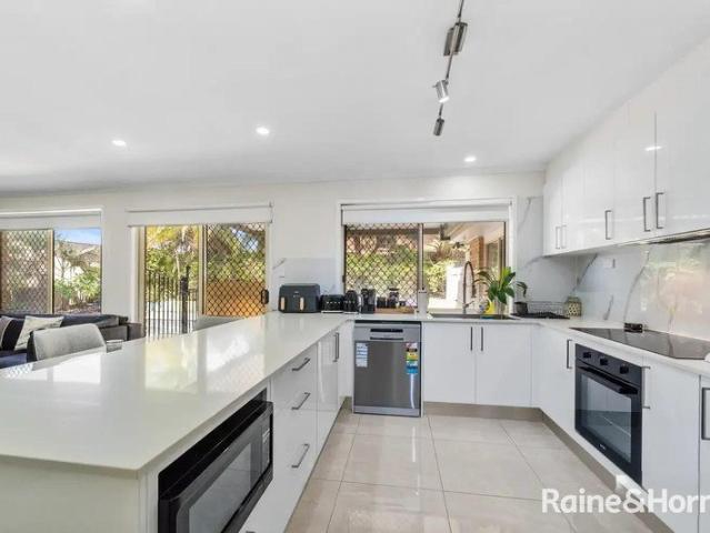 Great Family Home in Mansfield & Wishart School Catchment