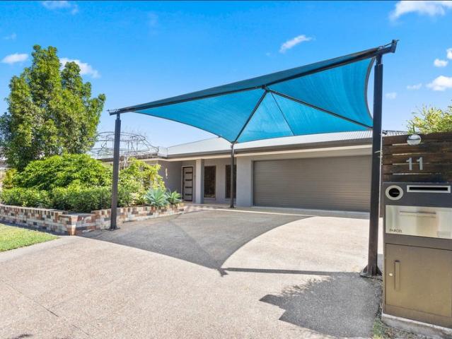 GREAT FAMILY HOME LOCATED OPPISITE PARK