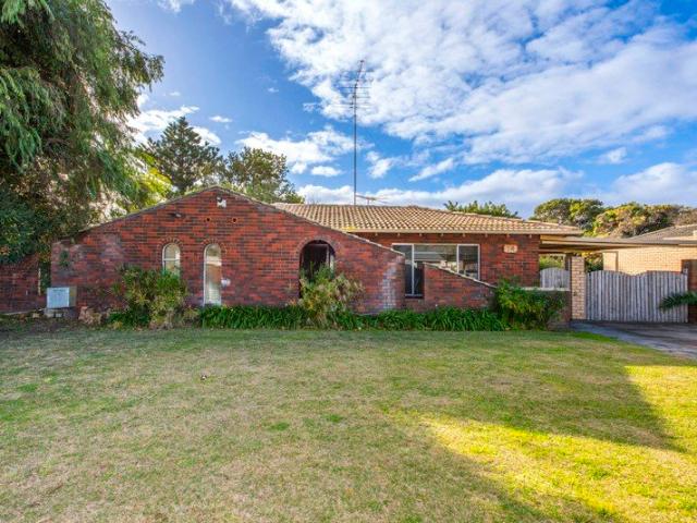 Great Family Home on a Large Subdividable Block in a Prime Location