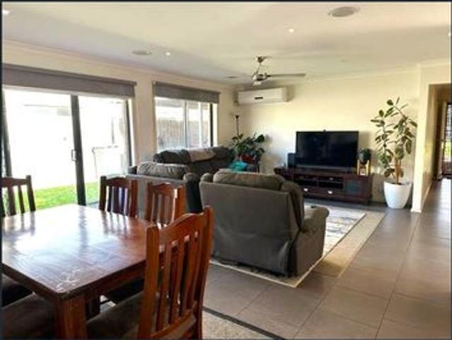 GREAT FAMILY HOME OPPOSITE PARKLAND