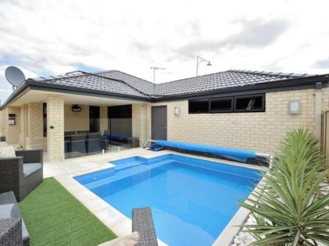 GREAT FAMILY HOME PLUS B/G POOL