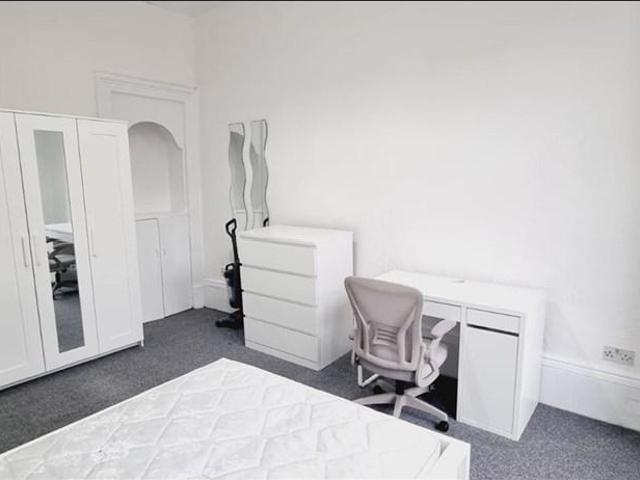 Great George Street, Glasgow, G12 2 bed flat to rent £1,475 pcm £340 pw