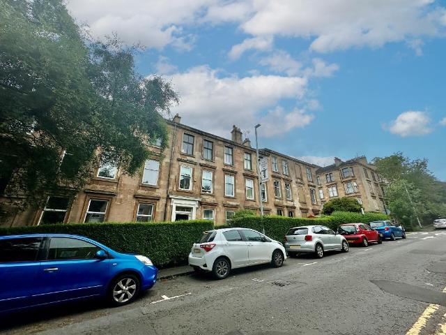 Great George Street, Hillhead. 3 bed flat to rent £2,175 pcm £502 pw