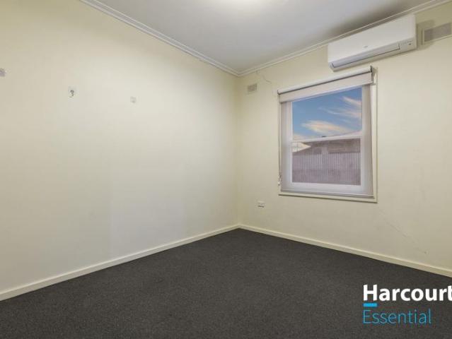 Great home near public transport, reserves and walking distance to local shops