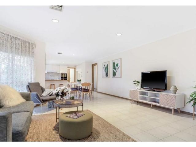 Great home for lease, great location, huge yard & outdoor entertaining area